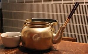 Akachokobe mi udon tru danh trong am nuoc 3